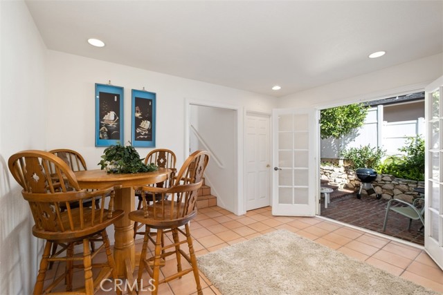 9 N Encino, Laguna Beach CA: https://media.crmls.org/medias/ea0b1fa3-0fba-4b95-b09d-1a2c7e56955e.jpg