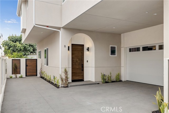 Entry/driveway