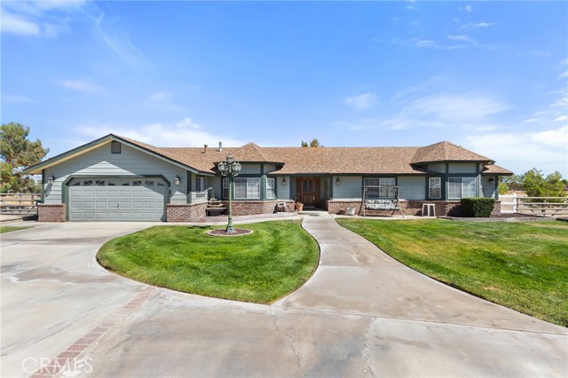 Detail Gallery Image 4 of 47 For 8727 W Avenue E12, Lancaster,  CA 93536 - 3 Beds | 3 Baths