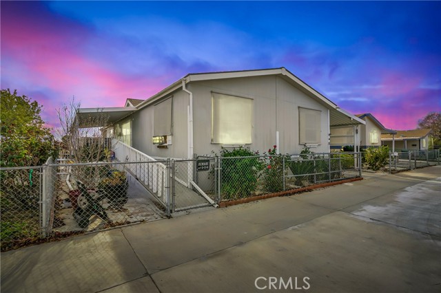 Detail Gallery Image 1 of 42 For 45465 25th St #8,  Lancaster,  CA 93535 - 5 Beds | 2 Baths