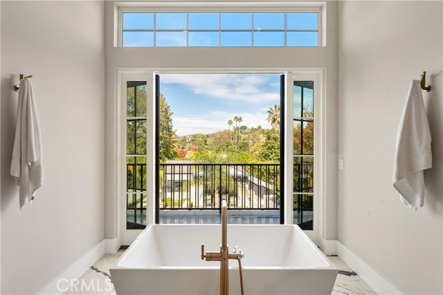 Detail Gallery Image 35 of 56 For 20511 Wells Dr, Woodland Hills,  CA 91364 - 6 Beds | 6/1 Baths