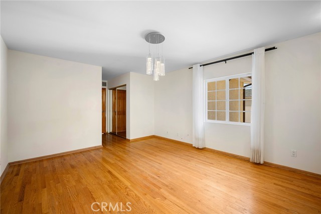 2225 East Glenoaks Boulevard photo 19
