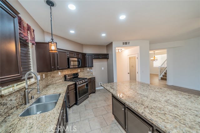 Detail Gallery Image 21 of 61 For 13621 Dellwood Ave, Victorville,  CA 92392 - 6 Beds | 3 Baths