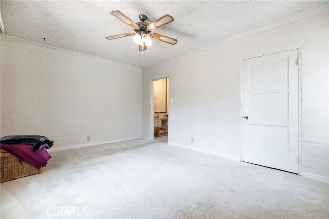 1422 W Riverside Drive, Burbank CA: https://media.crmls.org/medias/ea0ea0f1-abfe-46ff-bb24-e174ef0e4ae1.jpg