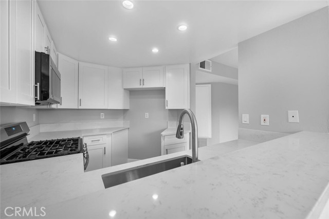 645 Chestnut Avenue, Long Beach CA: https://media.crmls.org/medias/ea0fa8d3-ebad-4e23-824d-b72d92eeab7e.jpg