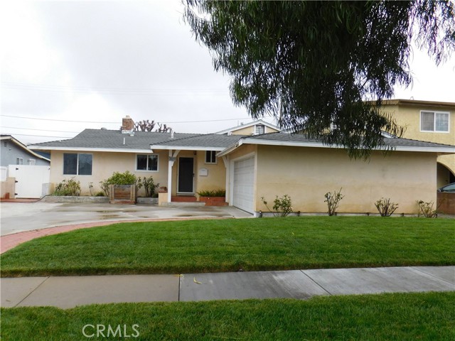 Detail Gallery Image 1 of 56 For 2669 W Russell Ave, Anaheim,  CA 92801 - 3 Beds | 2 Baths