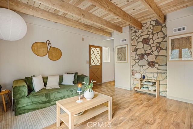 Detail Gallery Image 9 of 30 For 989 Calanda, Crestline,  CA 92325 - 2 Beds | 2 Baths