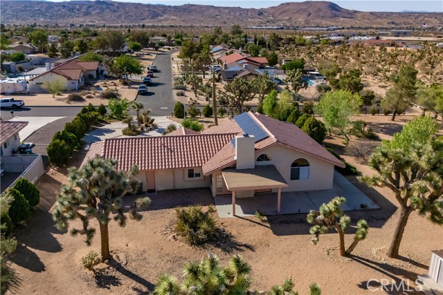 59019 Pueblo Trail, Yucca Valley CA: https://media.crmls.org/medias/ea10a842-bbc6-47f7-b108-967af96040ef.jpg