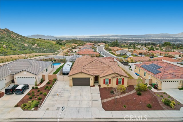 Detail Gallery Image 4 of 41 For 24897 Miners View Ln, Moreno Valley,  CA 92557 - 4 Beds | 2/1 Baths