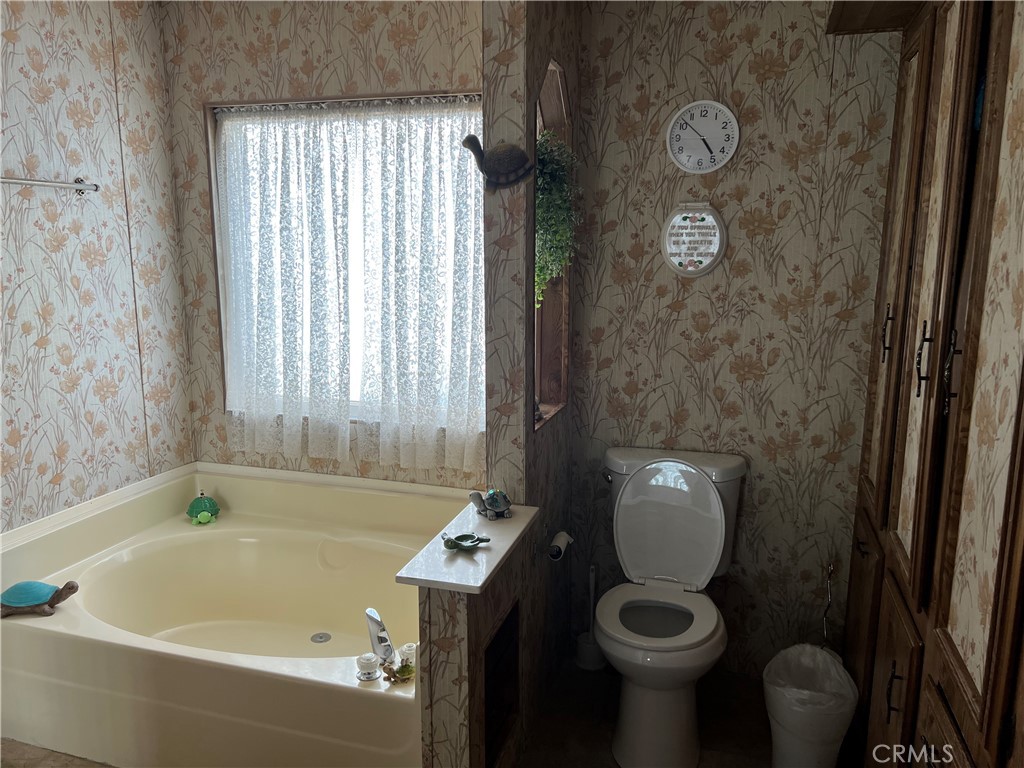 https://media.crmls.org/medias/ea10d8ca-a387-4826-9322-549a64e88289.jpg?preset=X-Large