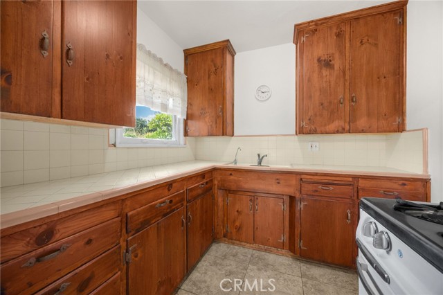 2100 W Valencia Drive, Fullerton CA: https://media.crmls.org/medias/ea110331-938a-4610-9486-547e40f5891f.jpg