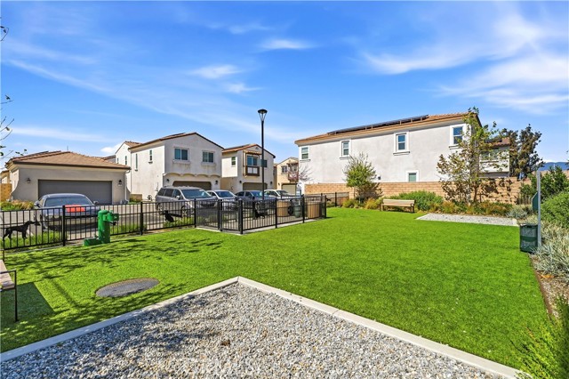 Detail Gallery Image 27 of 34 For 335 Carson Ct, Rialto,  CA 92376 - 3 Beds | 2/1 Baths