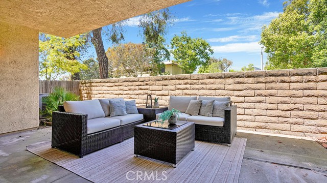 25191 Oak Canyon Lane, Lake Forest CA: https://media.crmls.org/medias/ea11bff2-ce50-4375-9e55-50141a2d0cc3.jpg