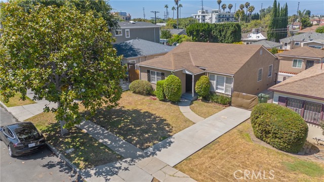 2939 Kelton Avenue, Los Angeles CA: https://media.crmls.org/medias/ea131504-e122-4f6b-b507-79690d942d08.jpg