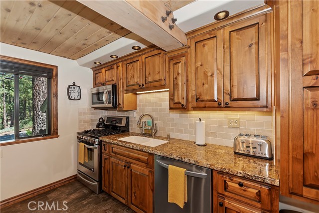 Detail Gallery Image 24 of 41 For 43305 Sand Canyon Rd, Big Bear Lake,  CA 92315 - 3 Beds | 1/1 Baths