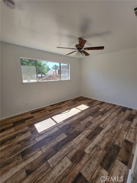 11015 Oakwood Avenue, Hesperia CA: https://media.crmls.org/medias/ea146012-2ab6-4751-a802-753721be01d1.jpg
