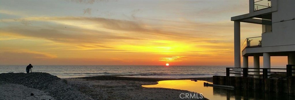https://media.crmls.org/medias/ea14f162-1c2b-433b-a96f-de2e304dab04.jpg?preset=X-Large