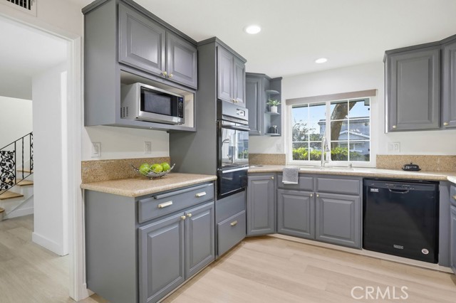 Detail Gallery Image 15 of 66 For 10232 Hialeah, Cypress,  CA 90630 - 5 Beds | 2/1 Baths