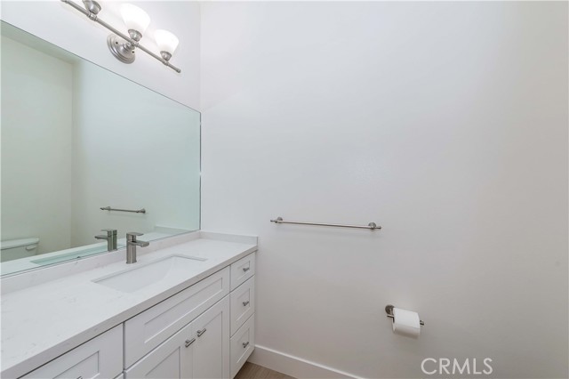 Detail Gallery Image 8 of 16 For 309 S Mariposa Ave #301,  Los Angeles,  CA 90020 - 2 Beds | 2/1 Baths