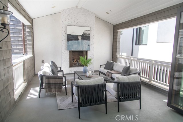 Detail Gallery Image 11 of 20 For 424 1/2 Marguerite Ave, Corona Del Mar,  CA 92625 - 2 Beds | 2/1 Baths