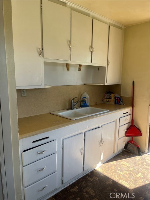 Detail Gallery Image 4 of 4 For 2114 N Bahama Ave, Los Angeles,  CA 90059 - 2 Beds | 1 Baths