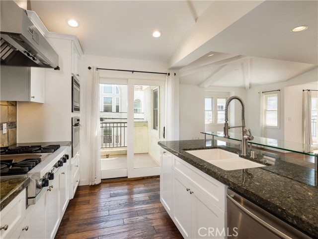 Detail Gallery Image 12 of 35 For 644 Hermosa Ave, Hermosa Beach,  CA 90254 - 3 Beds | 2/1 Baths