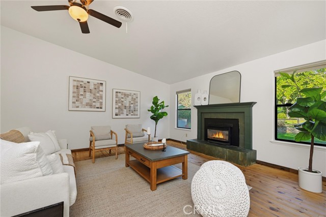 Detail Gallery Image 7 of 37 For 18752 North Shore, Hidden Valley Lake,  CA 95467 - 3 Beds | 2 Baths