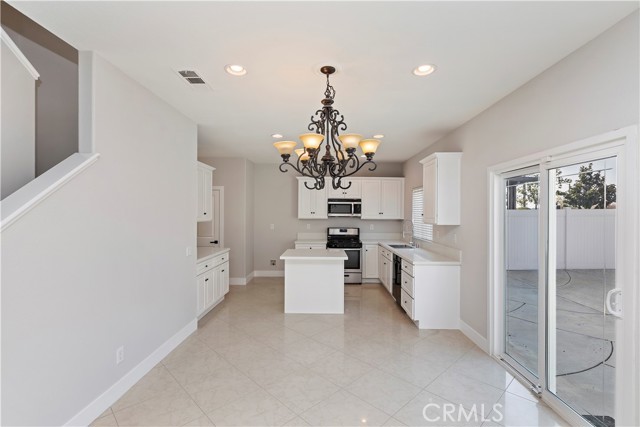 Detail Gallery Image 11 of 27 For 3224 Blossom Dr, Perris,  CA 92571 - 4 Beds | 2/1 Baths