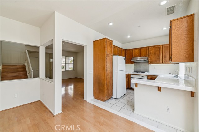 566 E Stephanie Drive, Covina CA: https://media.crmls.org/medias/ea189994-360c-4be7-8eaa-edb7cf2c601a.jpg