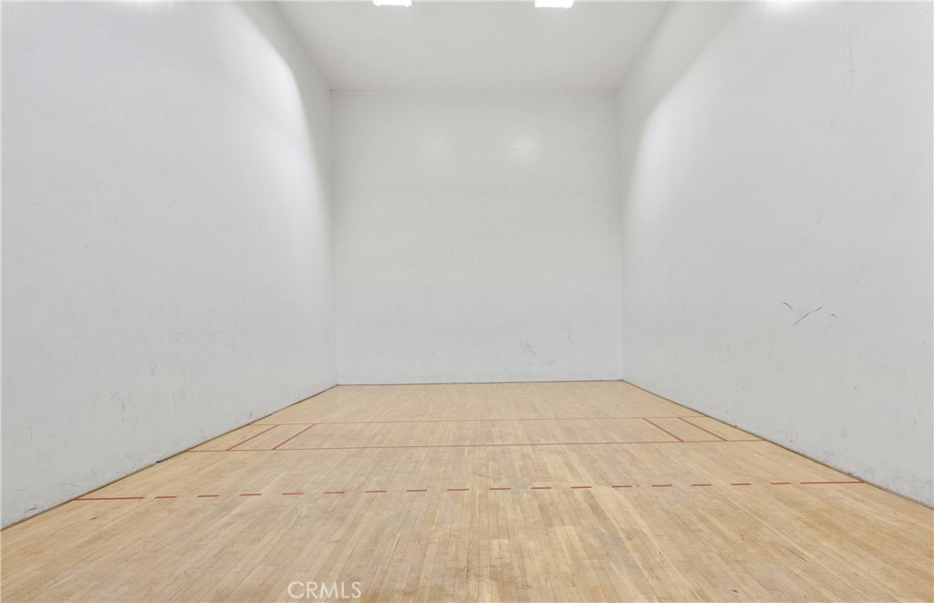 https://media.crmls.org/medias/ea18a7f3-9a22-42ec-87f3-bbeaf17024f6.jpg?preset=X-Large