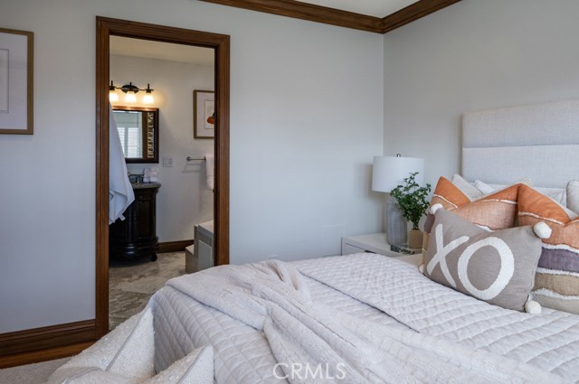 Detail Gallery Image 9 of 10 For 401 Holmwood, Newport Beach,  CA 92663 - 2 Beds | 2/1 Baths