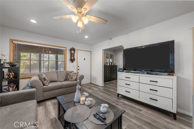 11744 Welby Way, North Hollywood CA: https://media.crmls.org/medias/ea19bea9-9387-435b-9d1e-d6883d8a4401.jpg