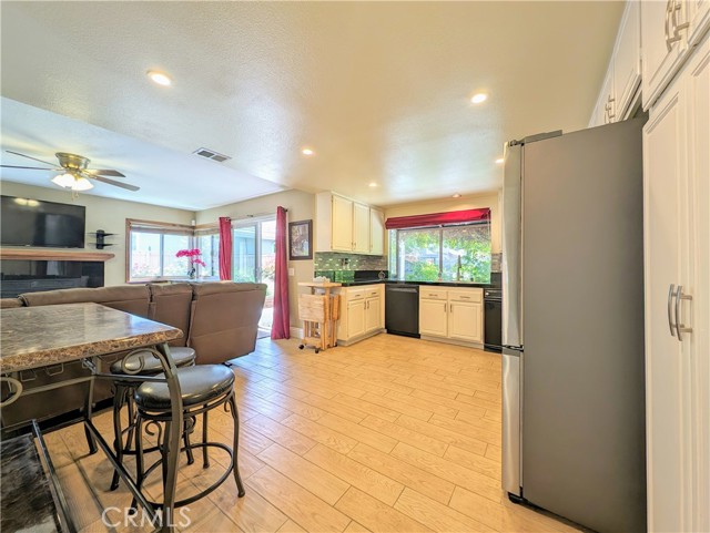 Detail Gallery Image 19 of 59 For 1738 Cambridge Cir, Redlands,  CA 92374 - 3 Beds | 2/1 Baths