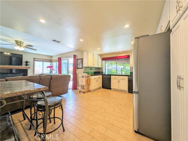 Detail Gallery Image 19 of 59 For 1738 Cambridge Cir, Redlands,  CA 92374 - 3 Beds | 2/1 Baths