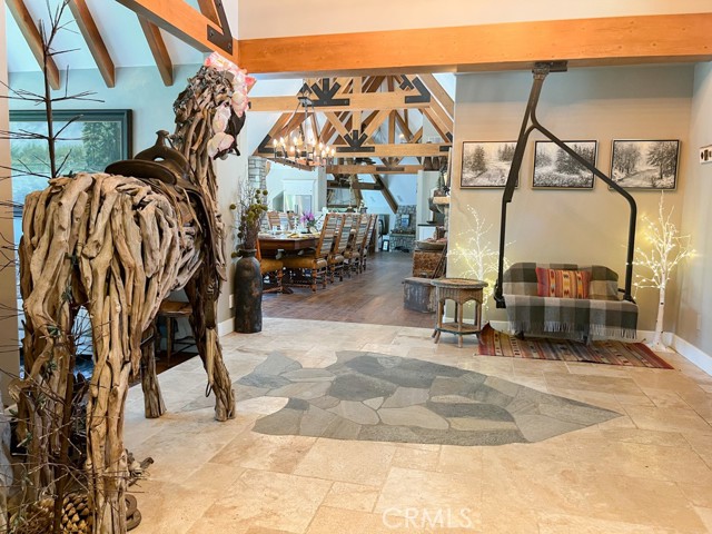923 Lake Edge Way, Lake Arrowhead CA: https://media.crmls.org/medias/ea19f8ba-c493-42fb-be6d-3fafa918437d.jpg