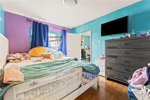 2424 West Boulevard, Los Angeles CA: https://media.crmls.org/medias/ea19fe44-c14c-4de3-b9bf-df8df8834984.jpg