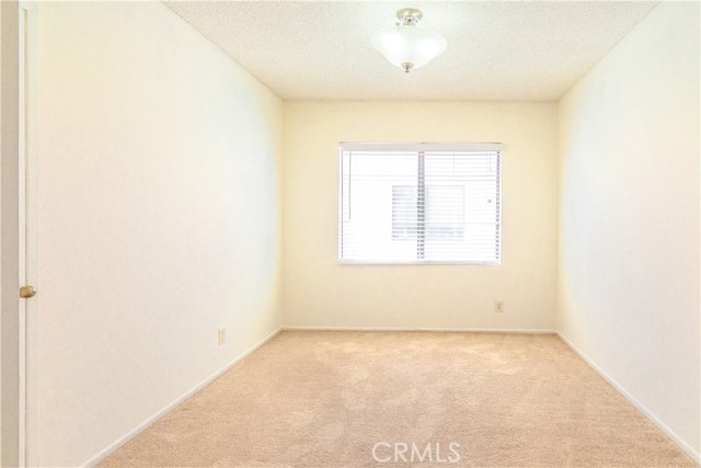 Detail Gallery Image 11 of 16 For 9906 Owensmouth Ave #7,  Chatsworth,  CA 91311 - 3 Beds | 2/1 Baths