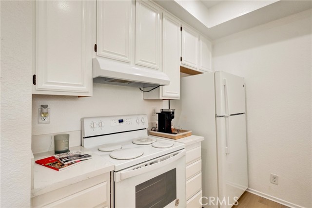 Detail Gallery Image 6 of 25 For 4200 via Arbolada #104,  Los Angeles,  CA 90042 - 1 Beds | 1 Baths