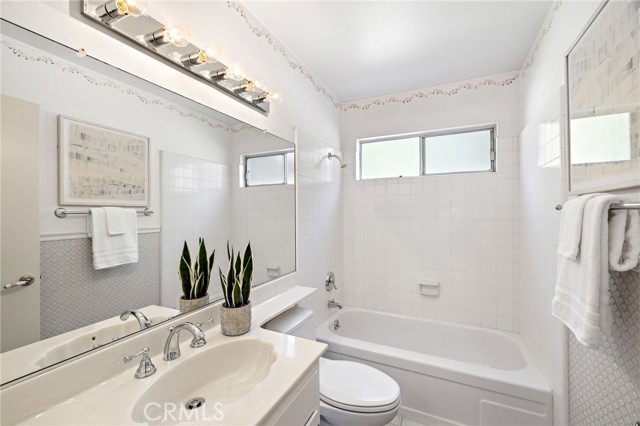 32672 Alta Pine Lane, San Juan Capistrano CA: https://media.crmls.org/medias/ea1bdc73-5dee-49fb-b64b-b6206ff223f0.jpg