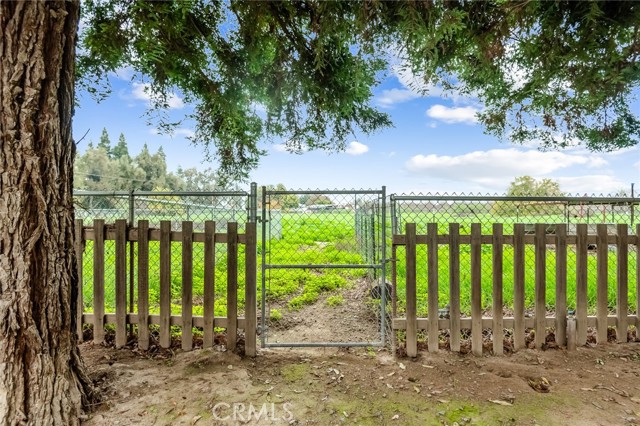 18701 Lort Drive, Visalia CA: https://media.crmls.org/medias/ea1c2468-3e41-46a2-9fc2-d31018b40e35.jpg