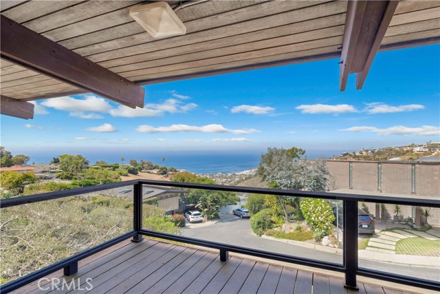 Detail Gallery Image 4 of 55 For 1969 San Remo Dr, Laguna Beach,  CA 92651 - 4 Beds | 3 Baths