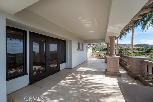 2 Gallery Place, Newport Coast CA: https://media.crmls.org/medias/ea1eebe7-6c86-48be-9321-7601a2a6171c.jpg