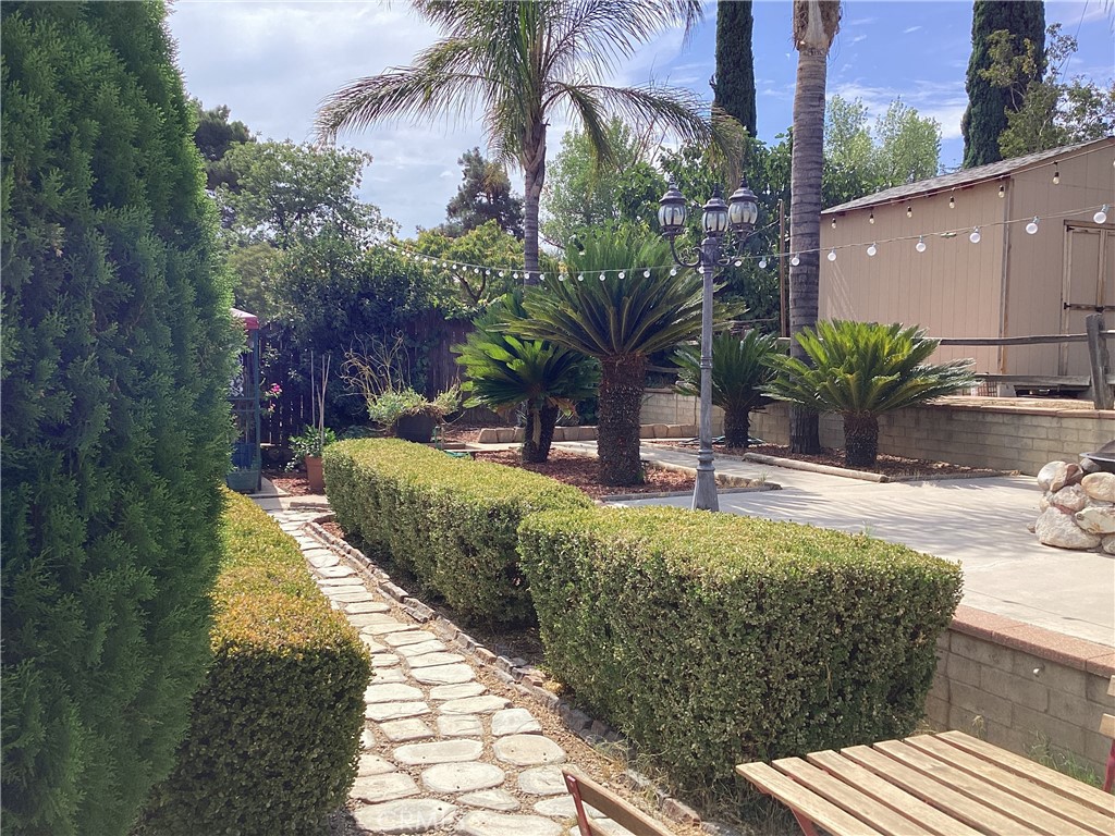 https://media.crmls.org/medias/ea1f6014-7162-4ed2-b965-c30e62d92283.jpg?preset=X-Large