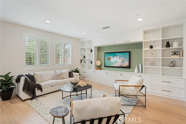 287 Barnes Road, Tustin CA: https://media.crmls.org/medias/ea1fc630-61ce-488b-b92f-7ca627493b95.jpg