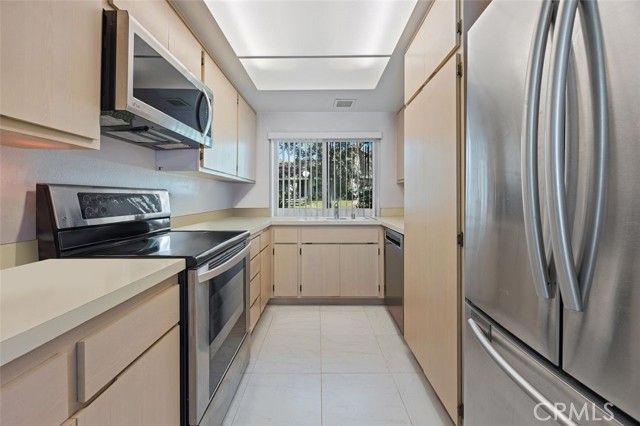 Detail Gallery Image 7 of 19 For 21107 via Arnaz, Yorba Linda,  CA 92887 - 2 Beds | 2/1 Baths