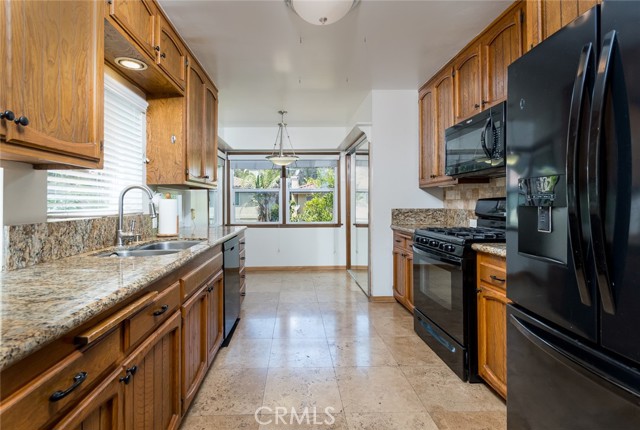 10109 Parr Avenue, Sunland CA: https://media.crmls.org/medias/ea208027-ba70-47c9-b96c-e863e01978ae.jpg