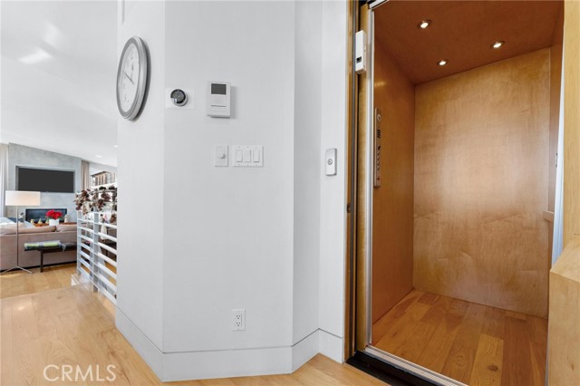 Detail Gallery Image 35 of 67 For 308 17th St, Manhattan Beach,  CA 90266 - 4 Beds | 3/1 Baths