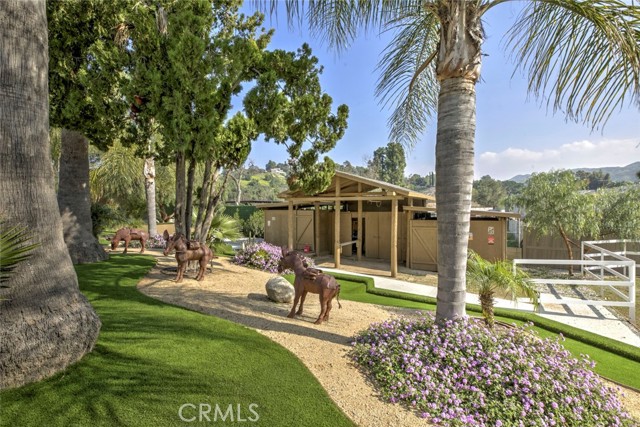 Detail Gallery Image 11 of 75 For 10555 Art St, Shadow Hills,  CA 91040 - 2 Beds | 3 Baths