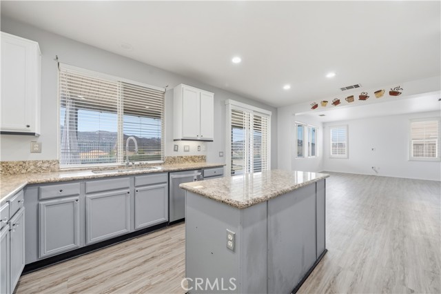 Detail Gallery Image 12 of 60 For 34161 Camelina St, Lake Elsinore,  CA 92532 - 4 Beds | 3 Baths