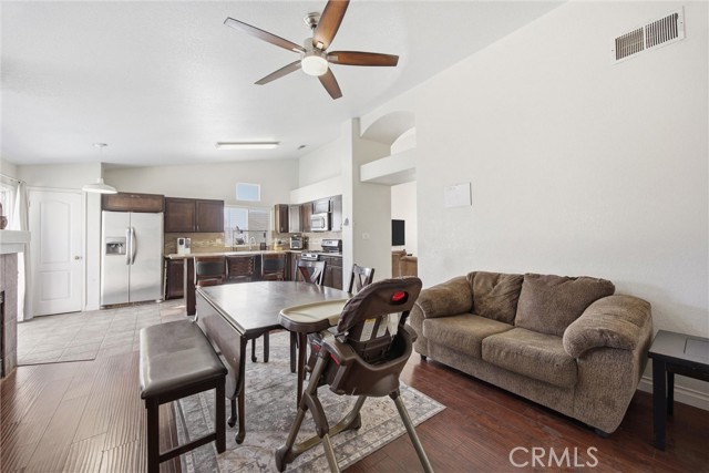 Detail Gallery Image 12 of 42 For 3802 Windflower Ave, Bakersfield,  CA 93313 - 3 Beds | 2 Baths